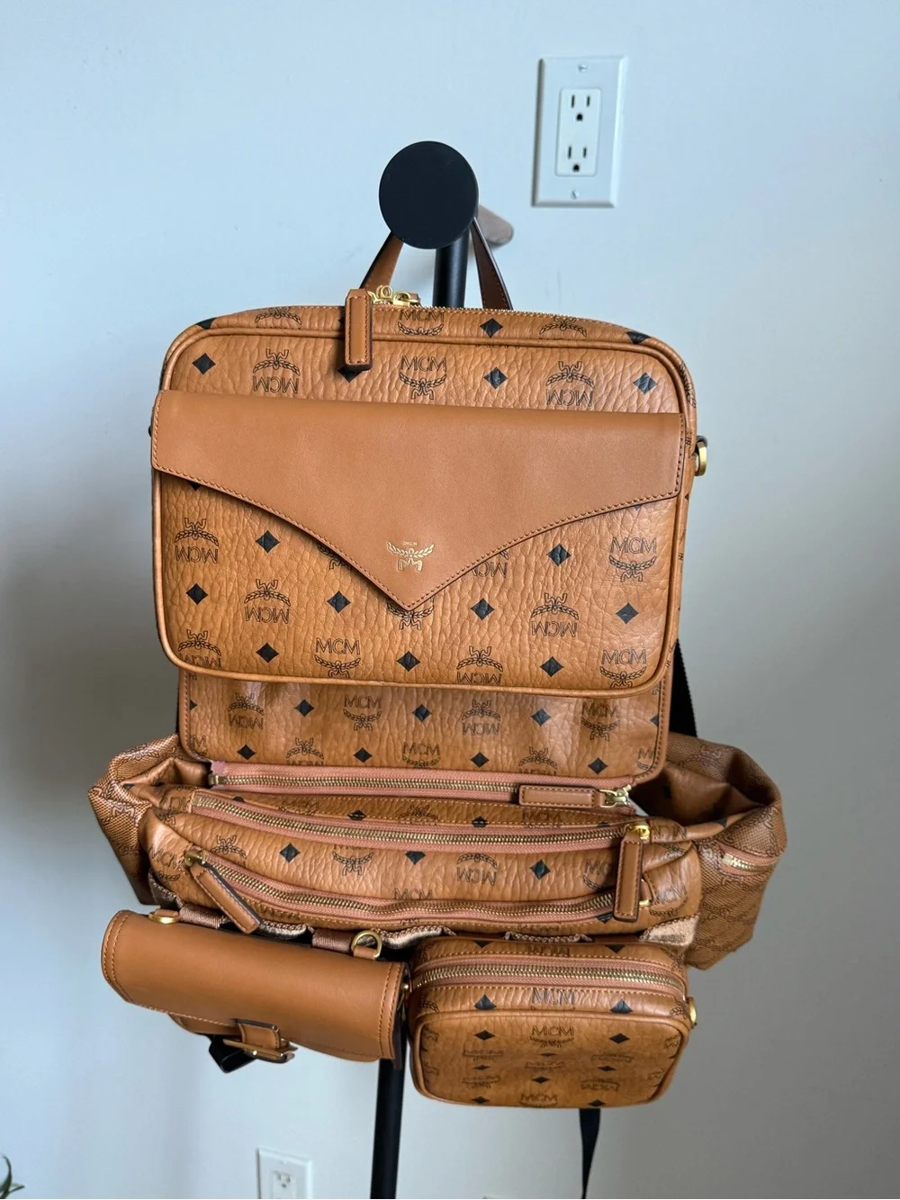 MCM Large Aren Multi-Backpack In Visetos - Picture 2 of 16